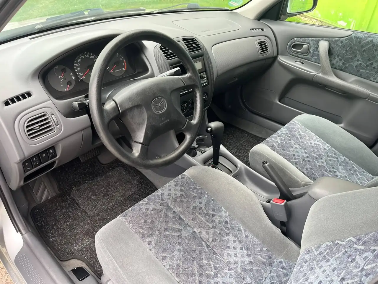 Mazda 323 1.4 S Comfort, foto 7