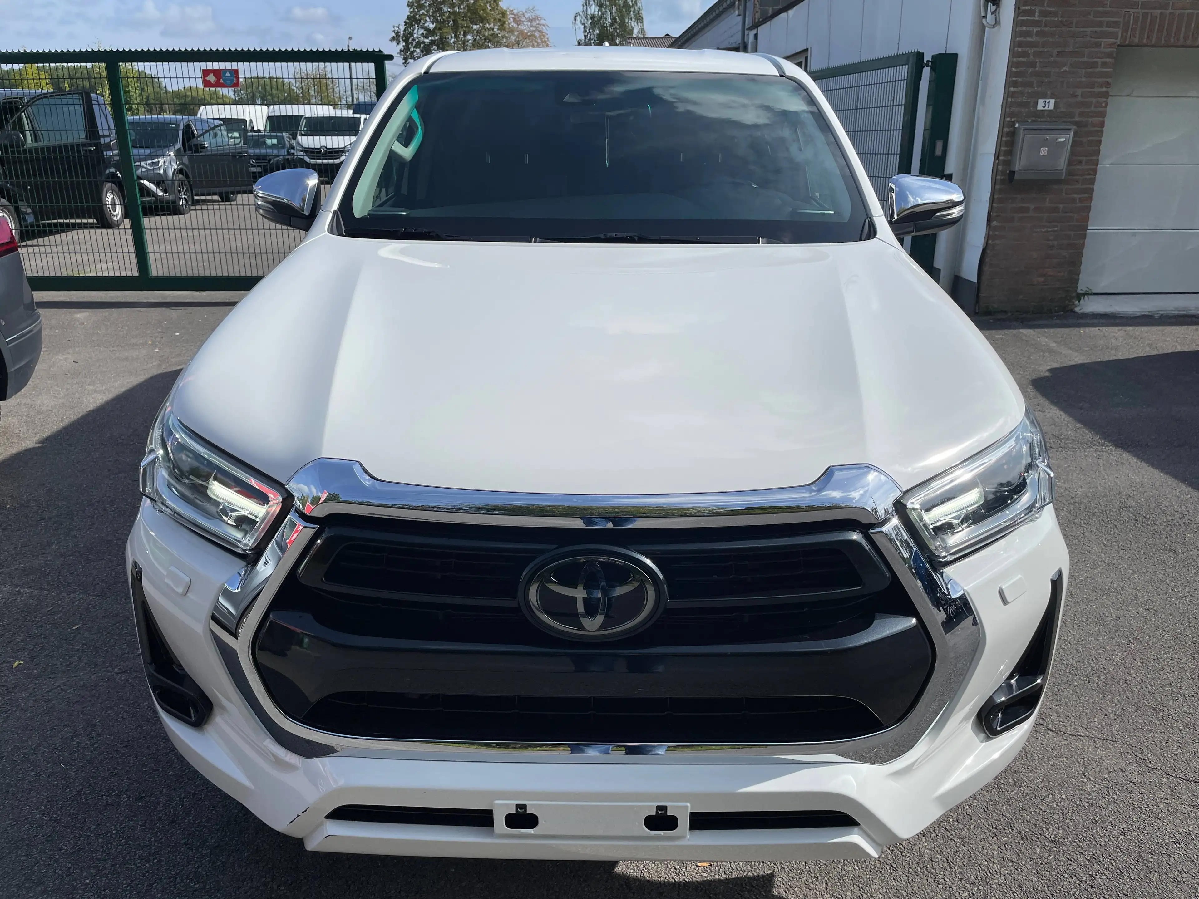 Toyota Hilux HILUX 2.8 D-4D 4WD FULL OPTION !!!  HARD TOP 1 ER PROPRIETAIRE CARNET COMPLET TOYOTA !!! — photo 2