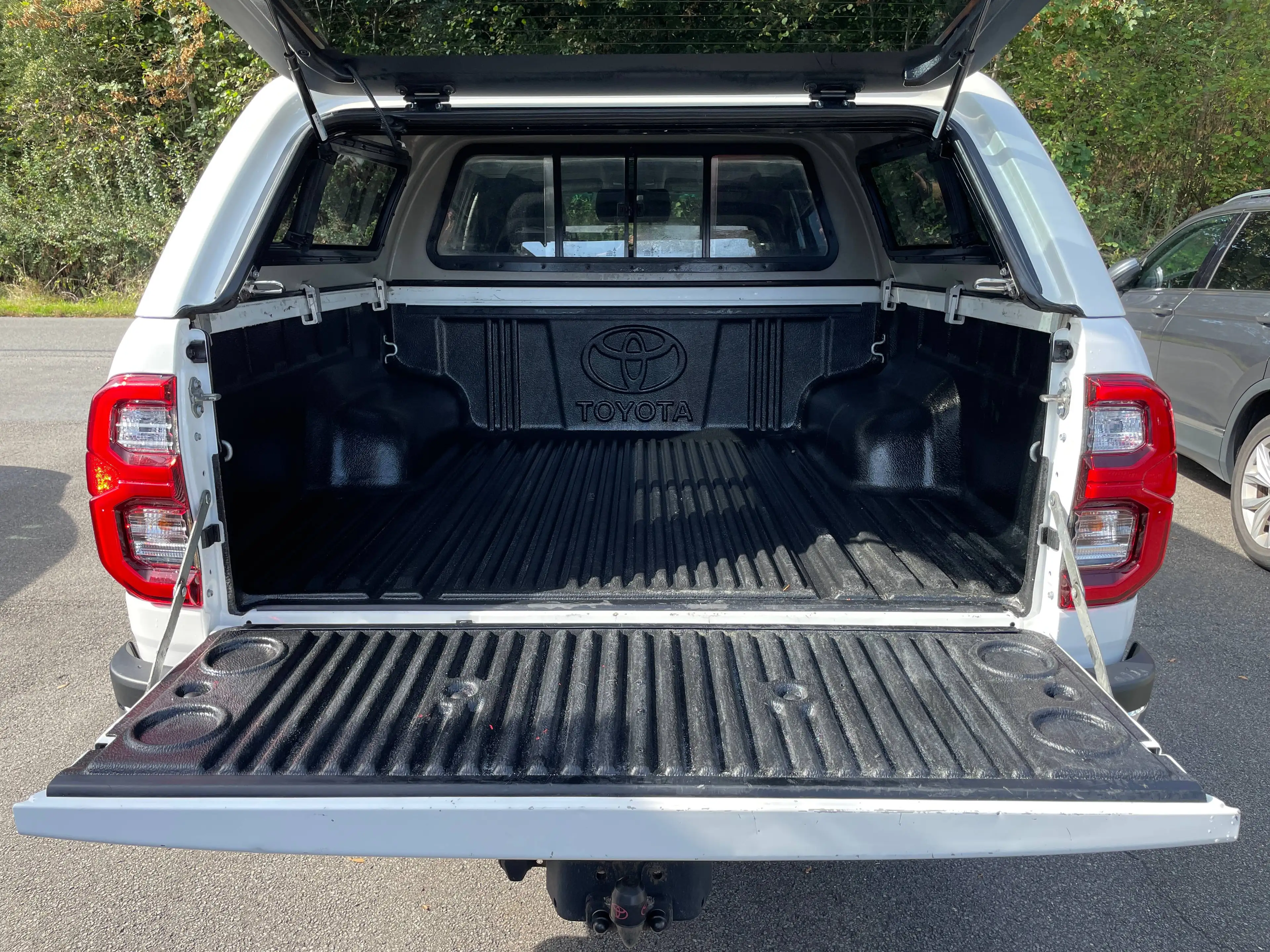 Toyota Hilux HILUX 2.8 D-4D 4WD FULL OPTION !!!  HARD TOP 1 ER PROPRIETAIRE CARNET COMPLET TOYOTA !!! — photo 9