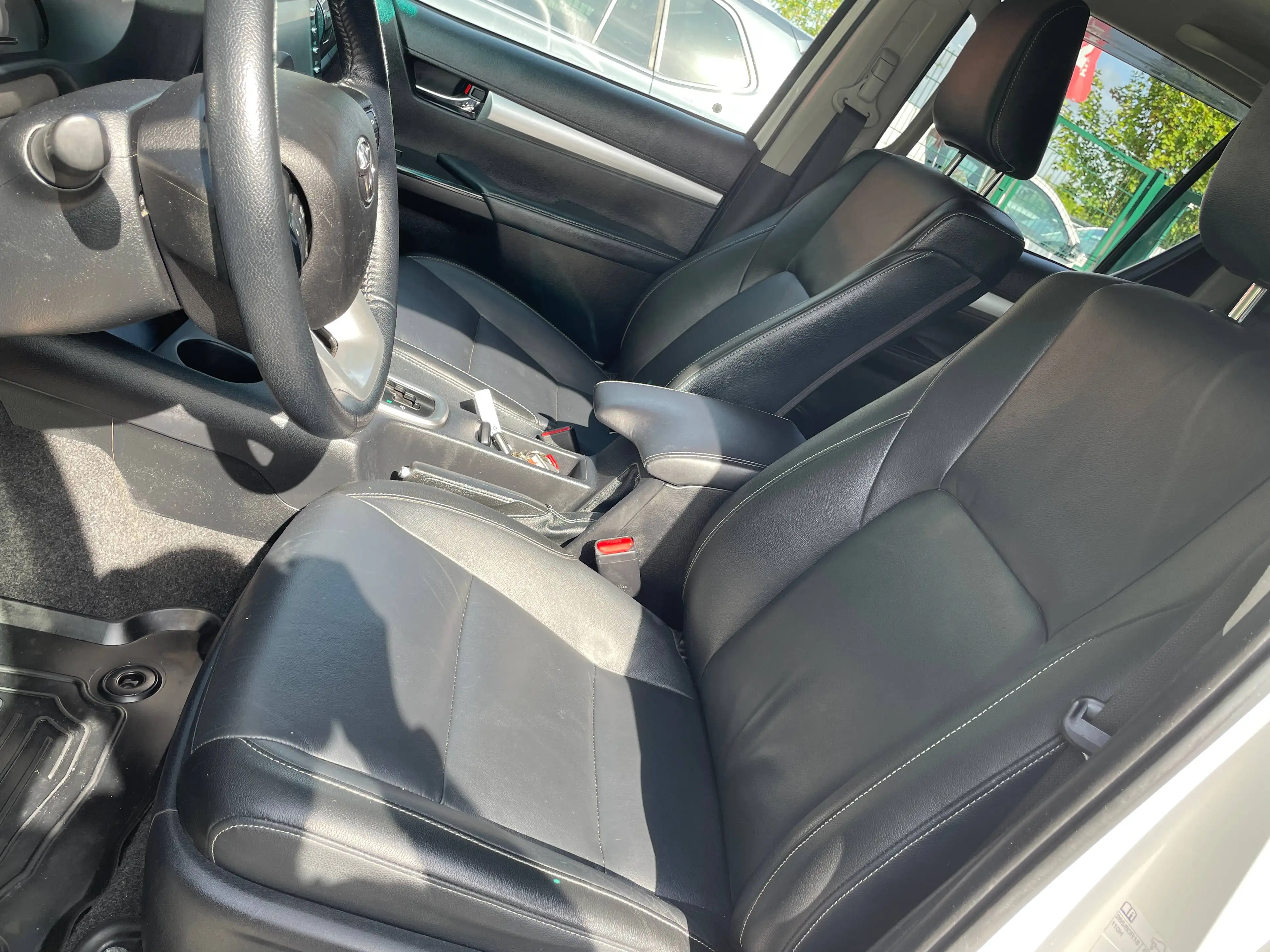 Toyota Hilux HILUX 2.8 D-4D 4WD FULL OPTION !!!  HARD TOP 1 ER PROPRIETAIRE CARNET COMPLET TOYOTA !!! — photo 11