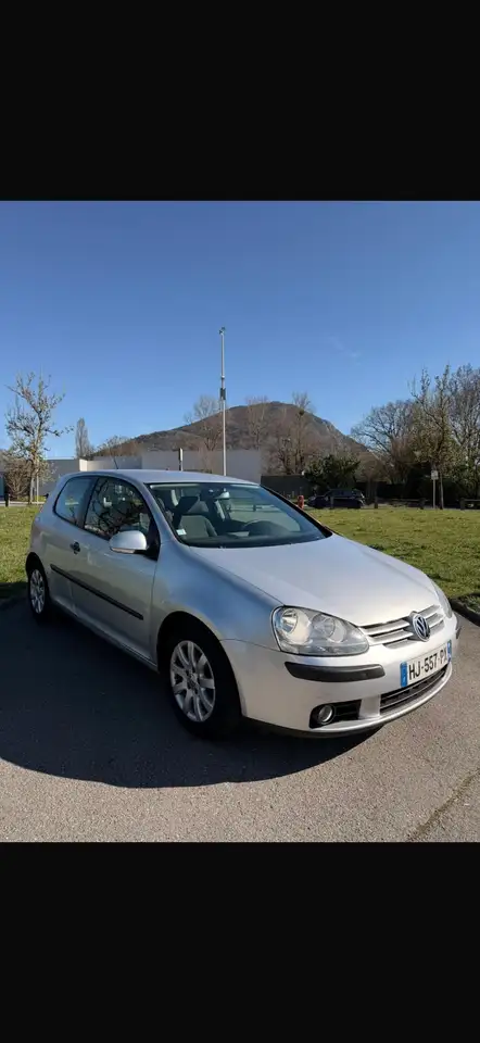 Volkswagen Golf 2.0 16S FSI Confort Tiptronic A