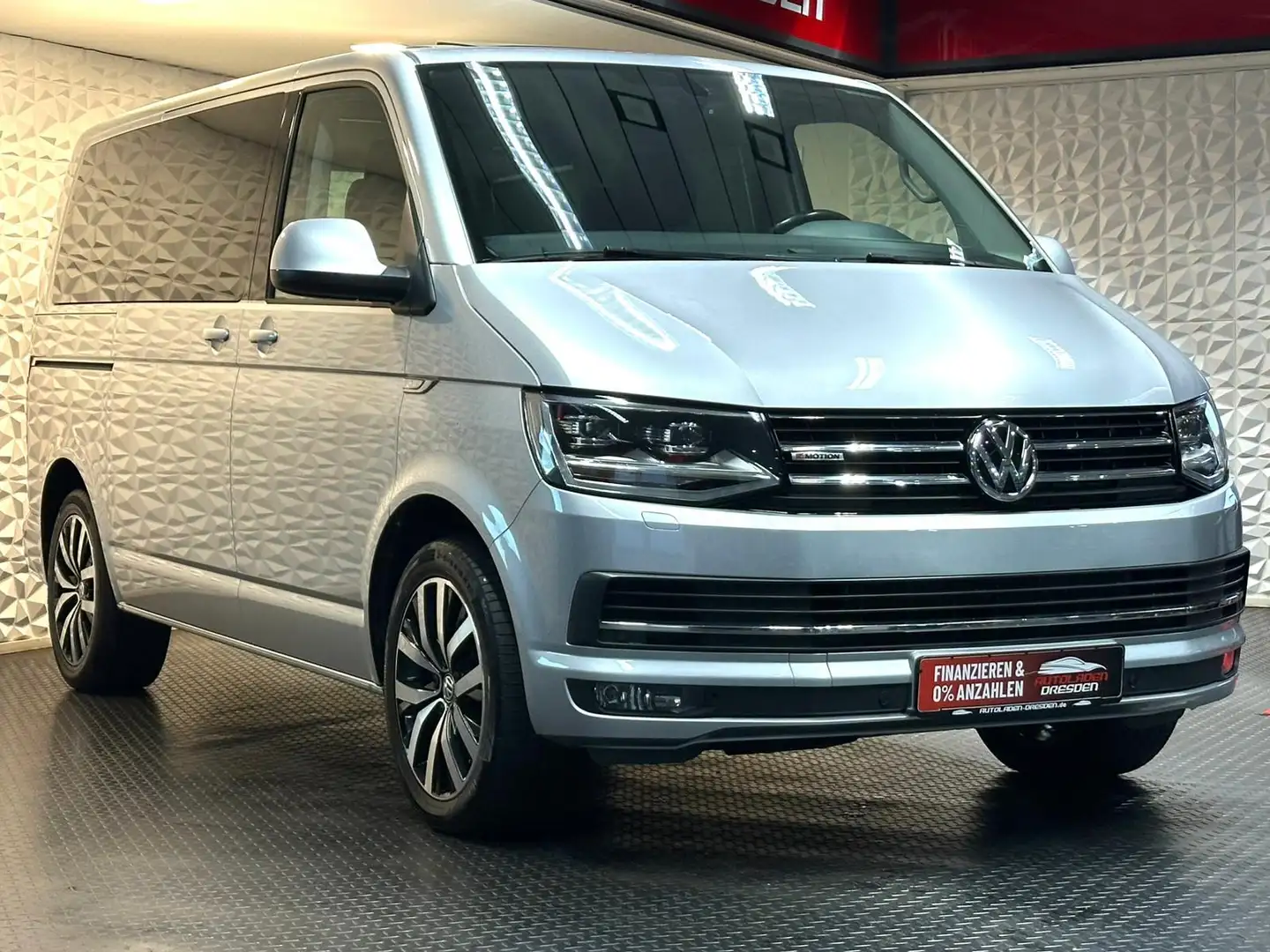 Volkswagen T6 Multivan 2.0TDI COMFORTLINE 4M* LED#AHK#SHZ Argintiu - 2