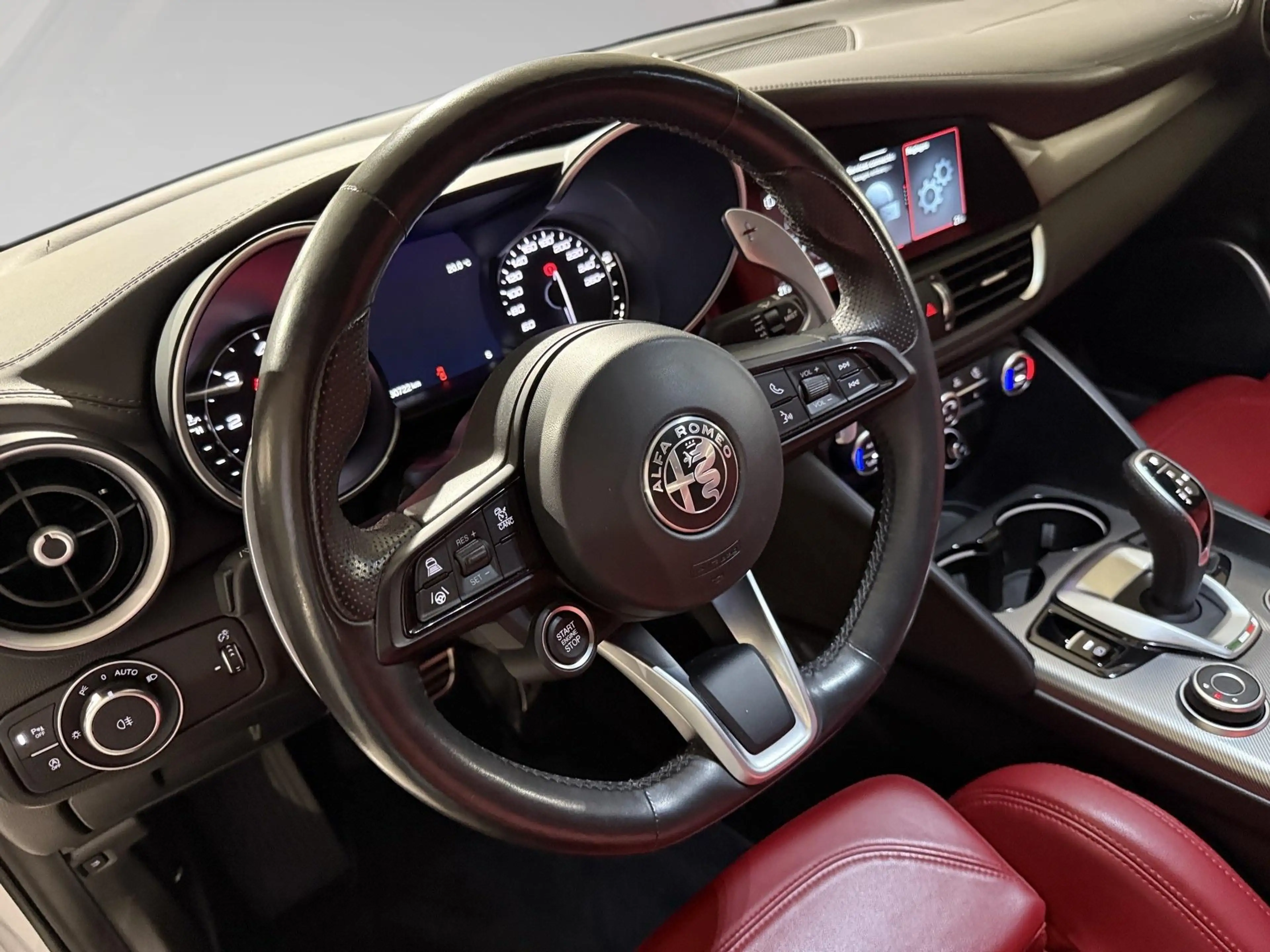 Alfa Romeo Giulia 2.2 MJD 210 Q4 Veloce — photo 8