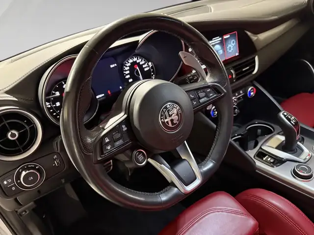 Alfa Romeo Giulia view 8