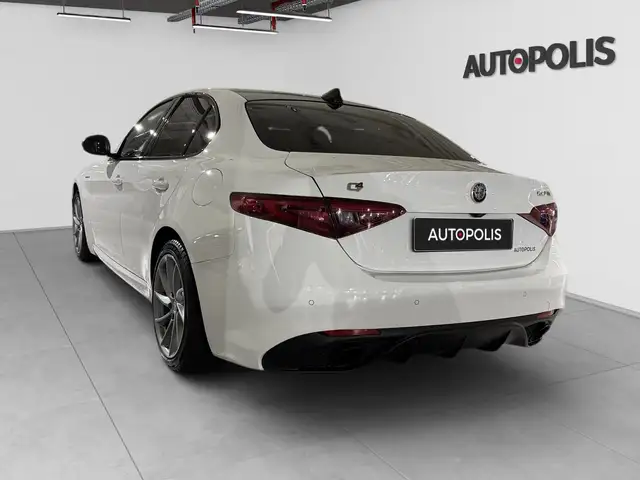 Alfa Romeo Giulia view 14