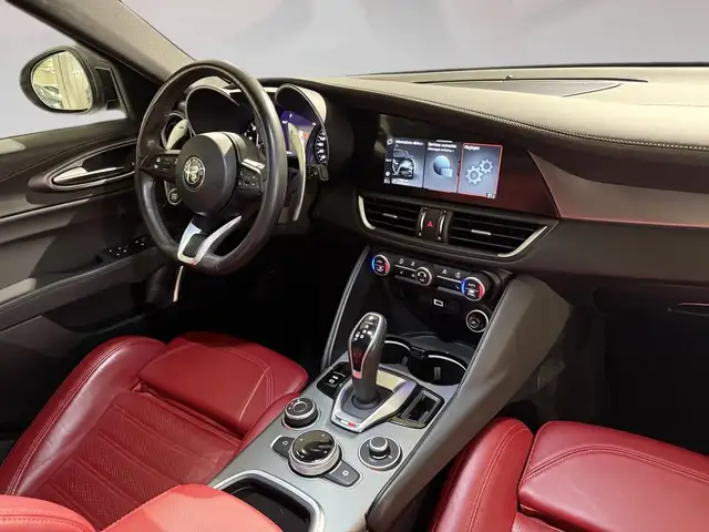 Alfa Romeo Giulia view 7