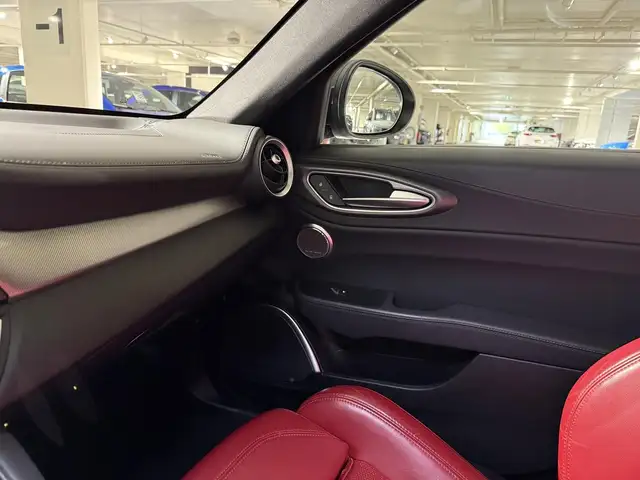 Alfa Romeo Giulia view 10