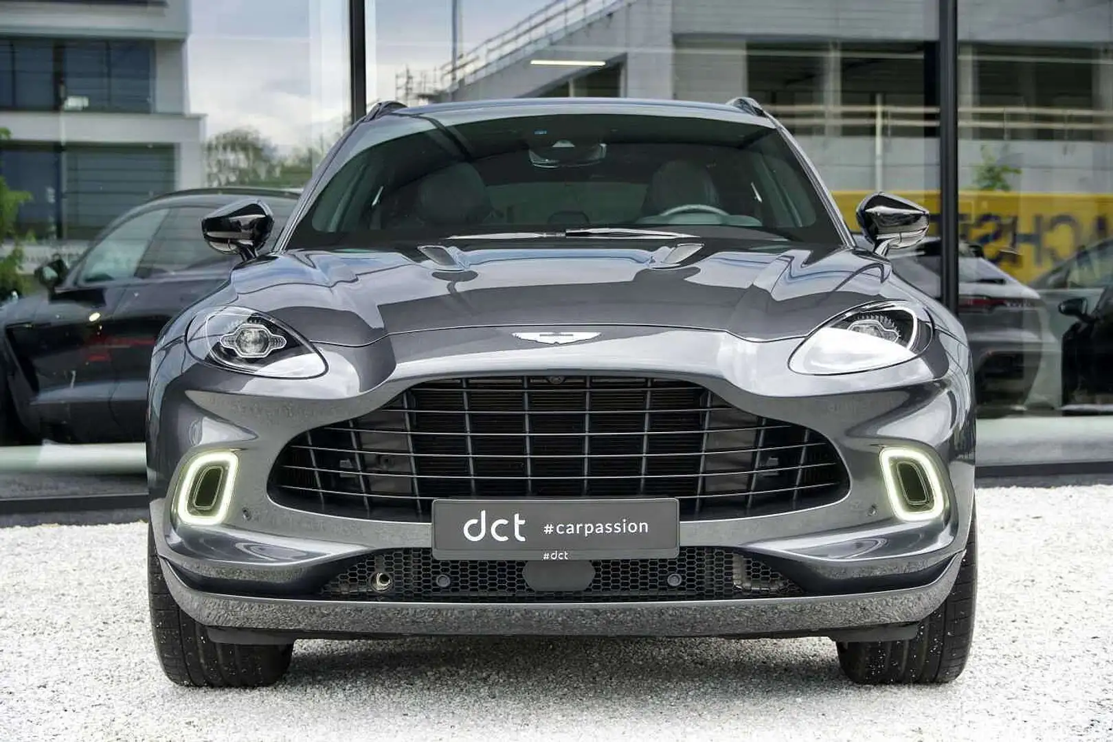 Aston Martin DBX V8 Pano 22\u0027 Keyless VentilSeats Paint to Sample Gris - 2