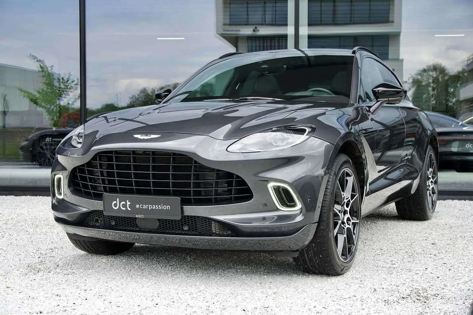 Aston Martin DBX V8 Pano 22\u0027 Keyless VentilSeats Paint to Sample Gris - 1