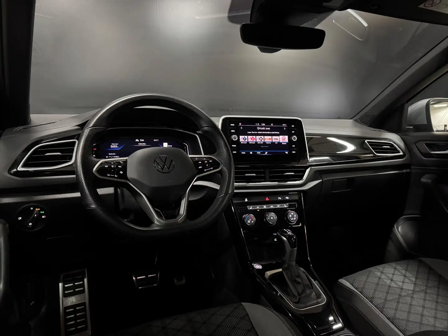 Volkswagen T-Roc 1.5 TSI 2X R-Line 150PK, Virtual Cockpit, Apple Ca Gris - 2