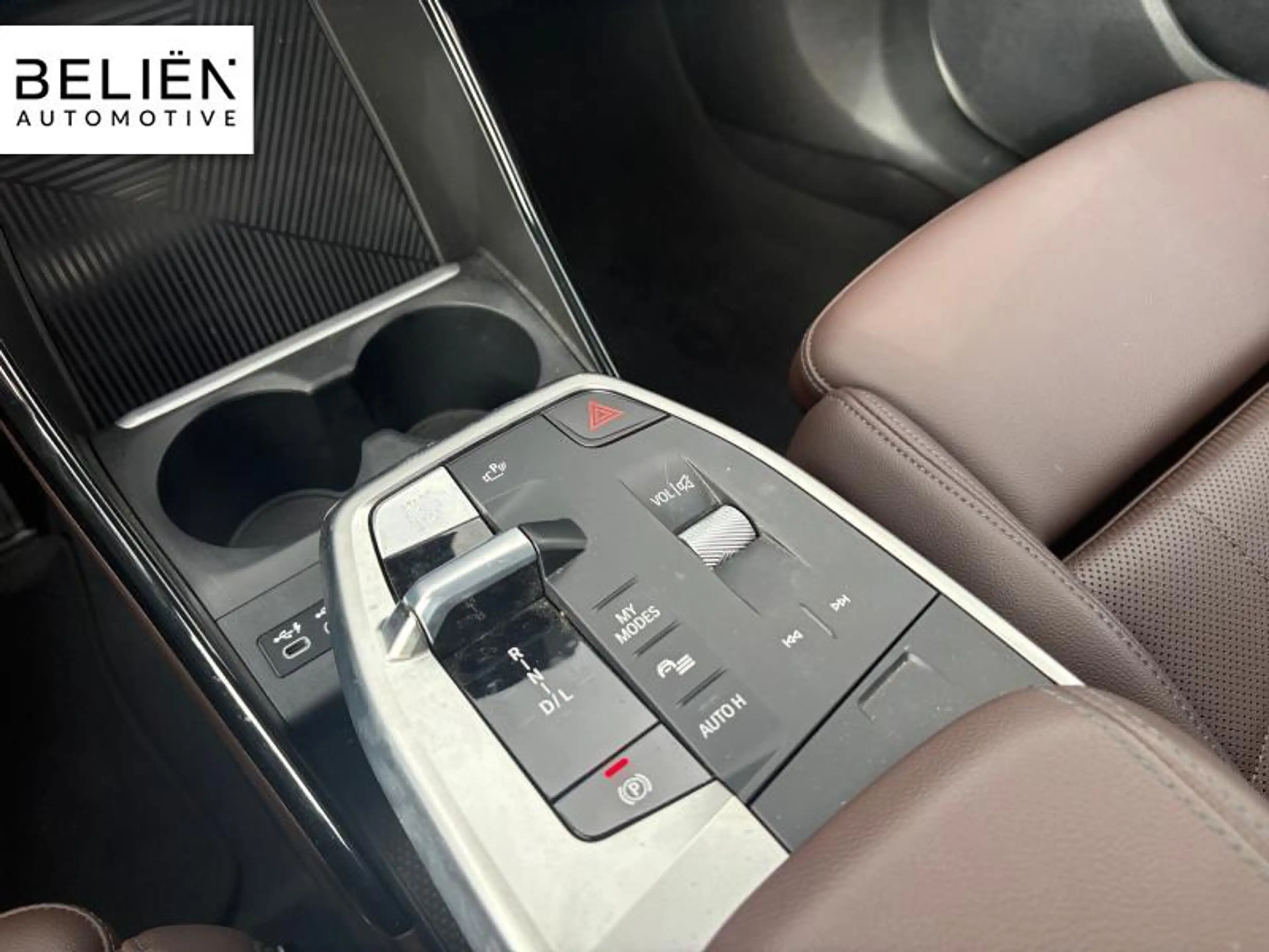 BMW 223 Luxury Line — photo 11