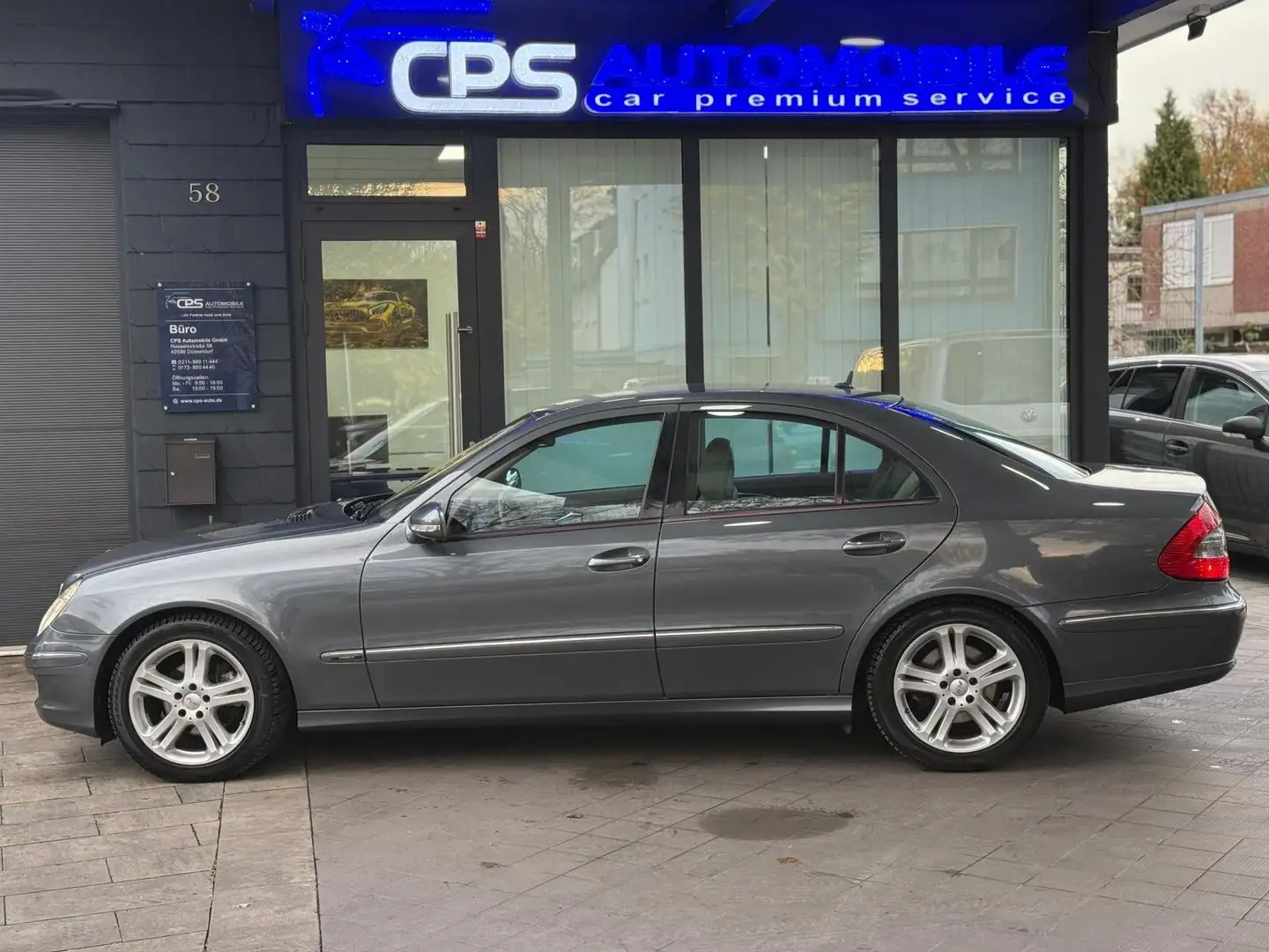 Mercedes-Benz E 280 | 2 Hand | Avantgarde Gris - 2