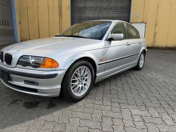 323i
