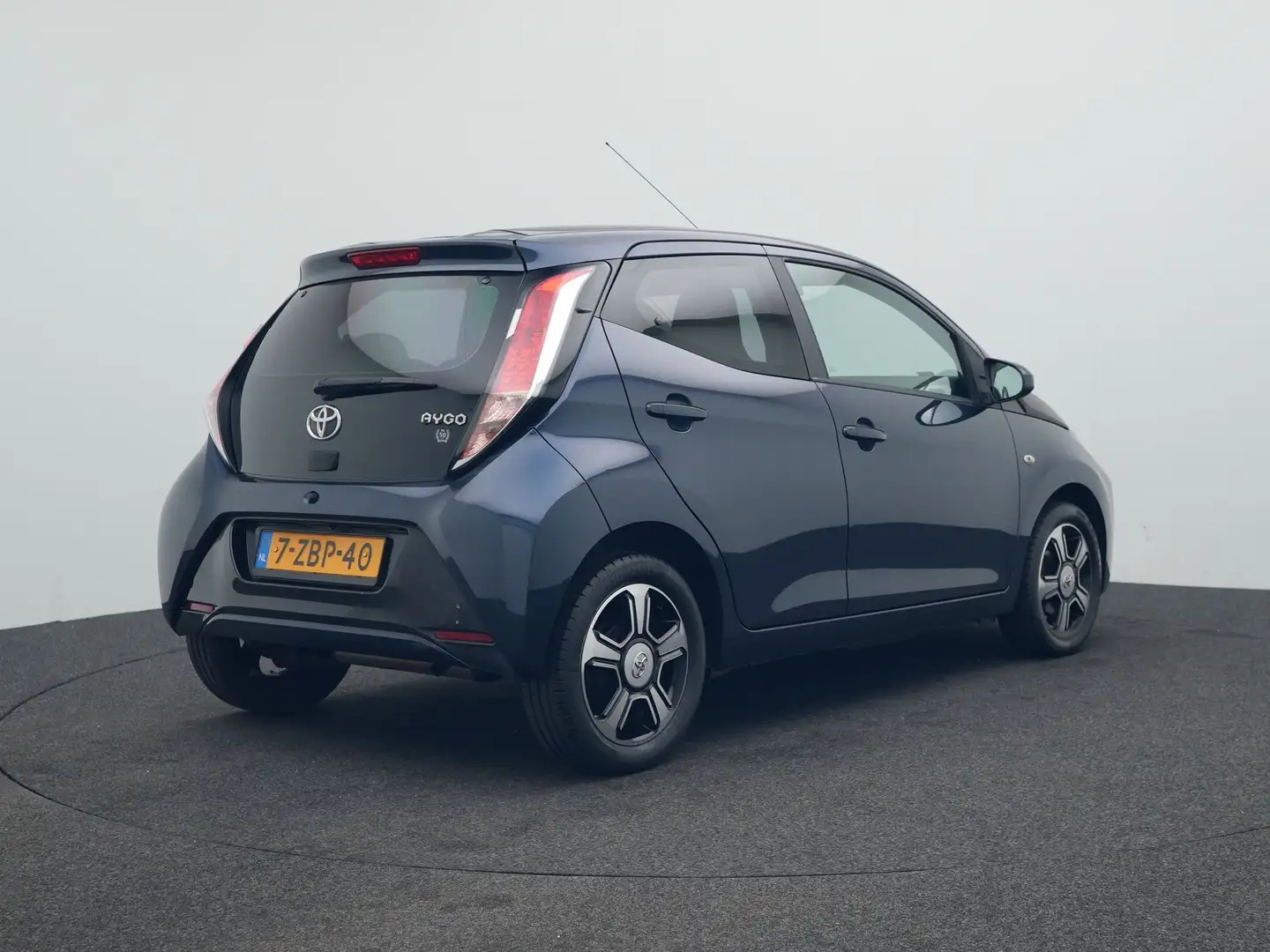 Toyota Aygo 1.0 VVT-i x-play Bleu - 2
