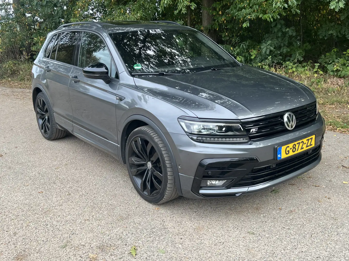 Volkswagen Tiguan 1.5 TSI Highl. Bus R Grijs - 2