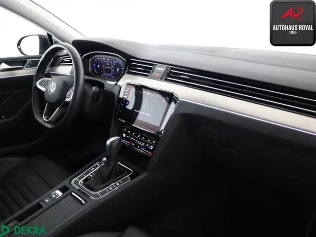 Volkswagen Passat view 10