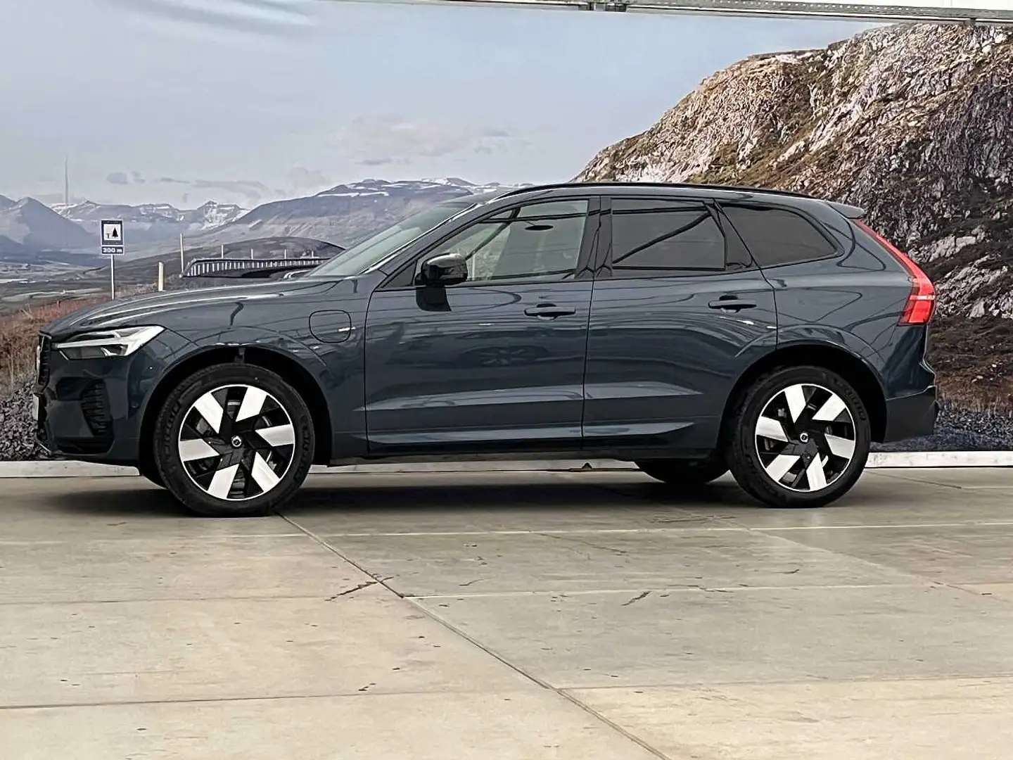 Volvo XC60 T8 PLUS DARK *FULL OPTIONS* Blau - 2