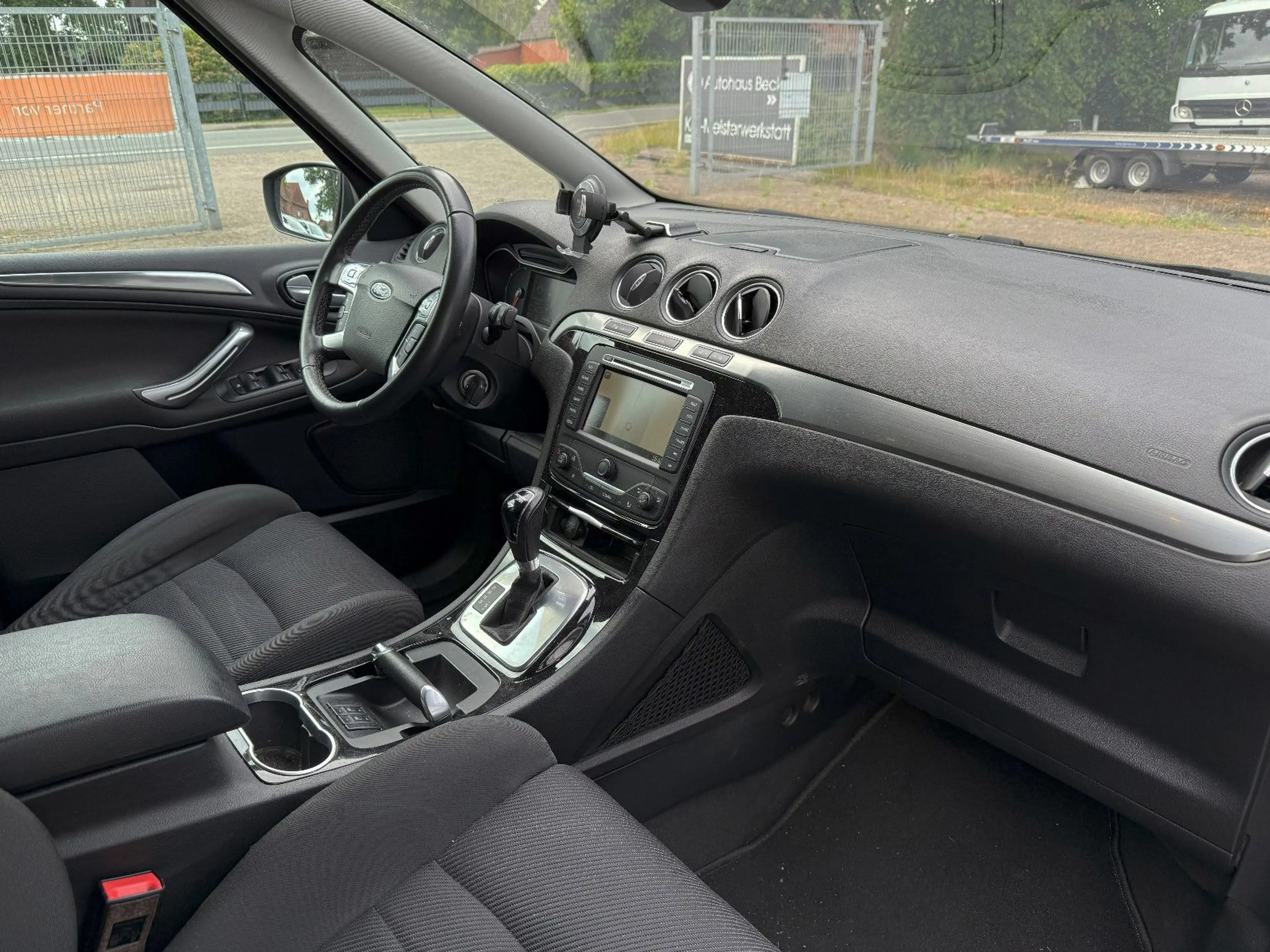 Ford S-Max 2.0TDCI Titanium+GETRIEBE NEU+XENON+AHK+ — photo 14