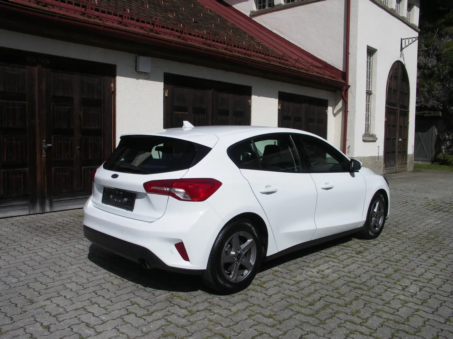 Ford Focus Focus Traveller 1,0 EcoBoost Trend Trend Weiß - 2
