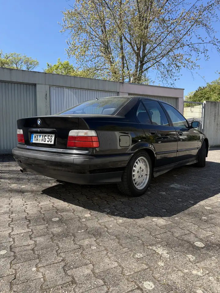 BMW 318i, foto 2