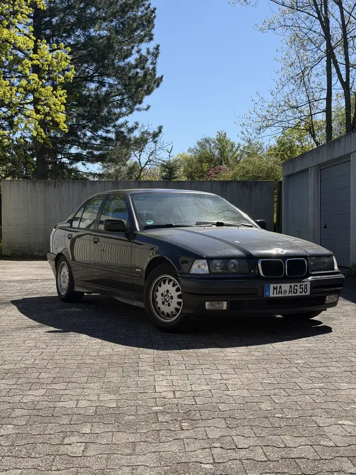 BMW 318i, foto 1