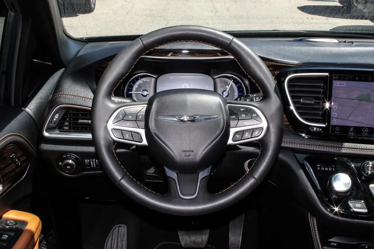 Chrysler Pacifica photo Chrysler Pacifica