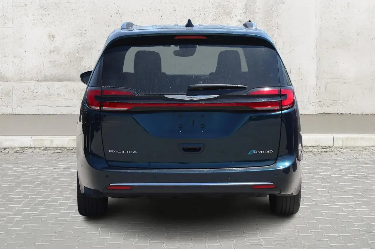 Chrysler Pacifica photo Chrysler Pacifica
