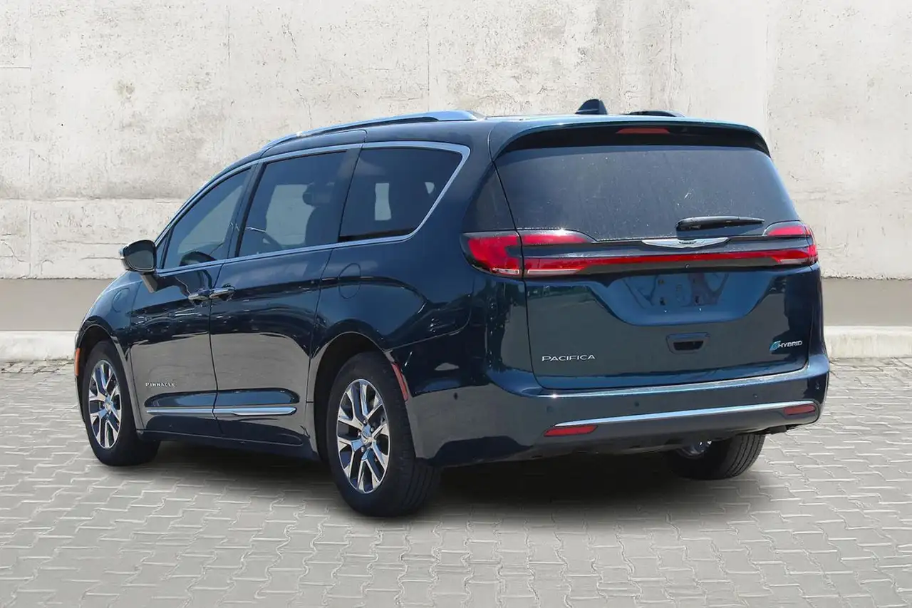 Chrysler Pacifica photo Chrysler Pacifica
