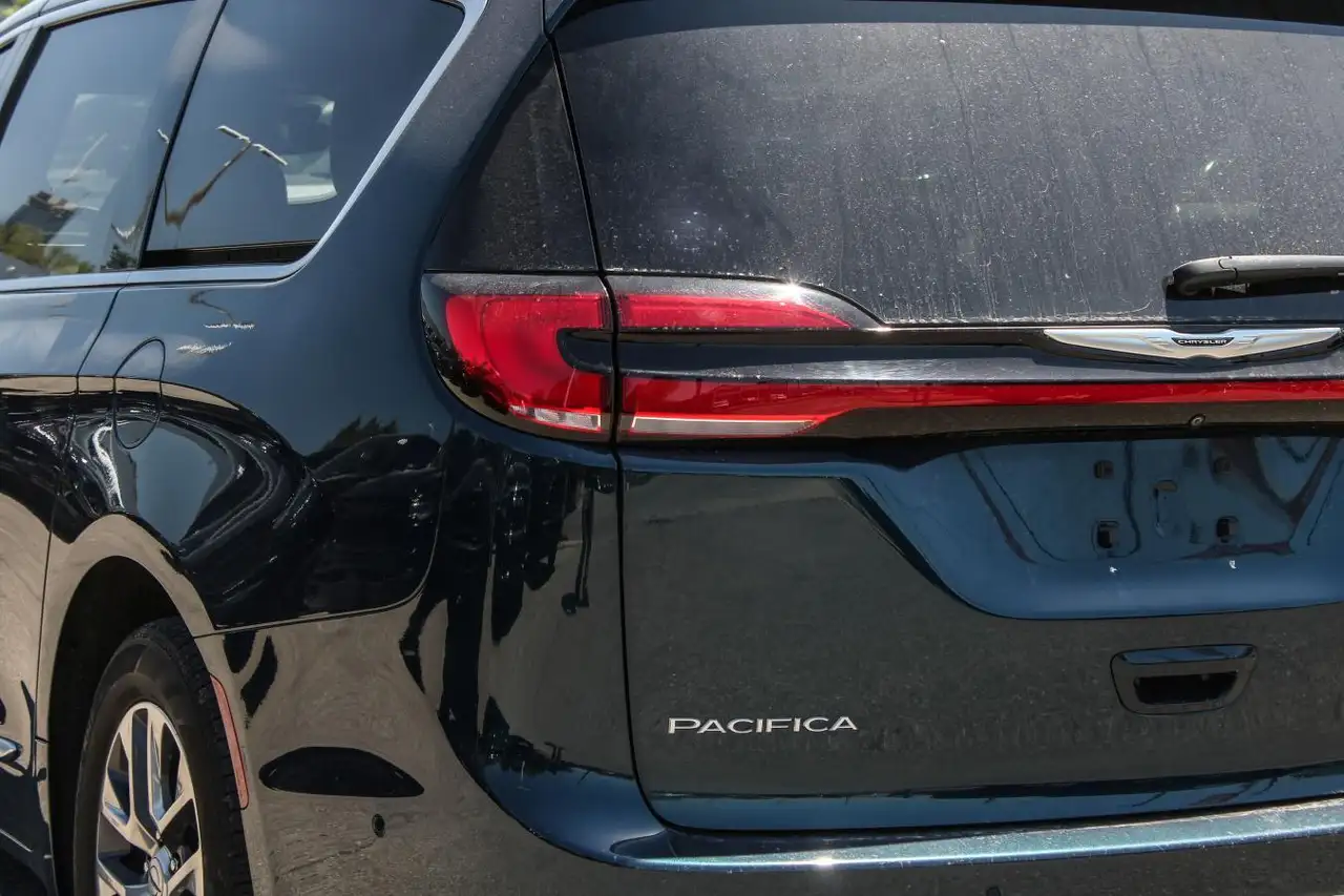 Chrysler Pacifica photo Chrysler Pacifica