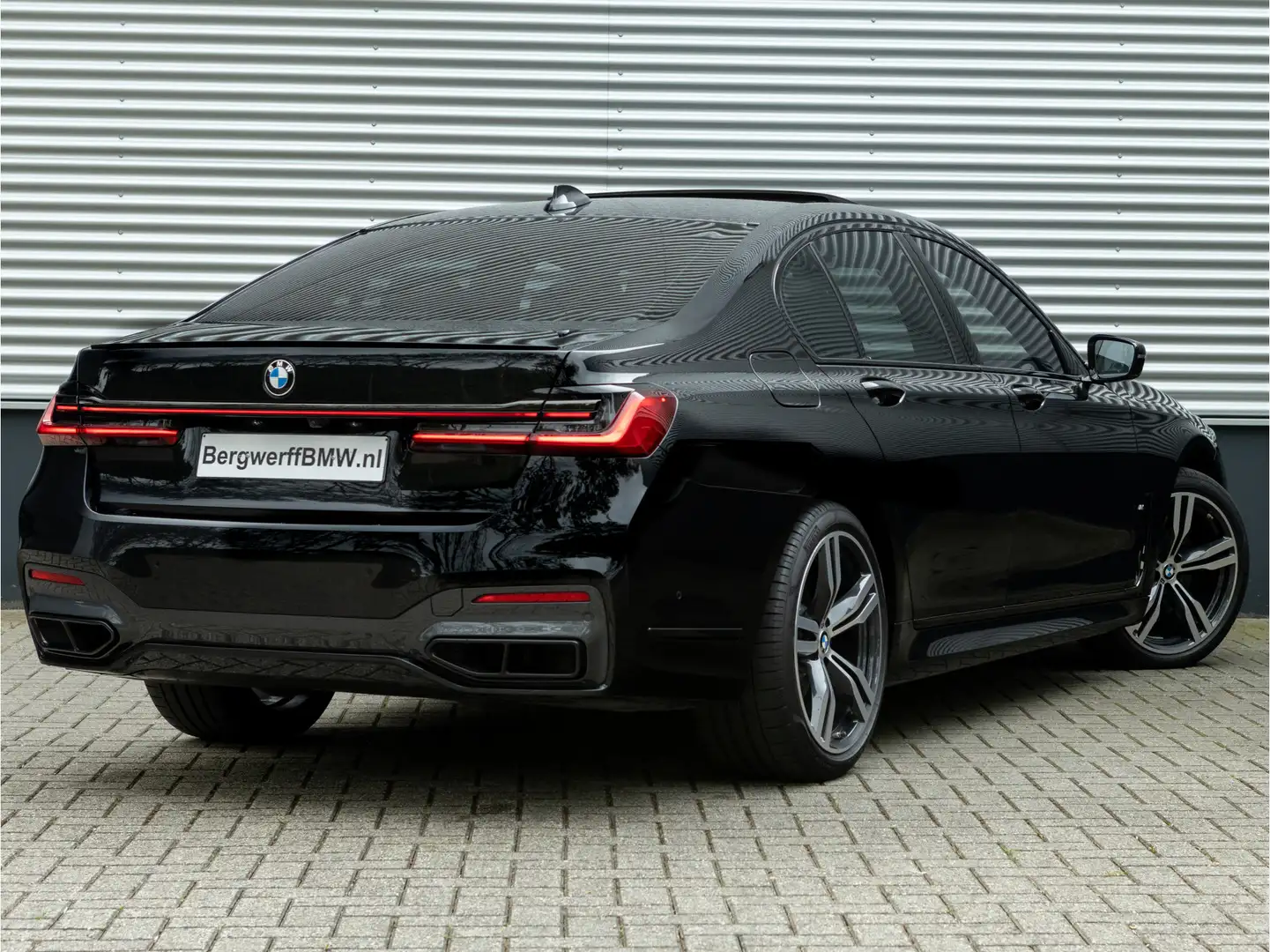 BMW 740 7-serie 740d xDrive M-Sport - Dak - Active Steerin Zwart - 2