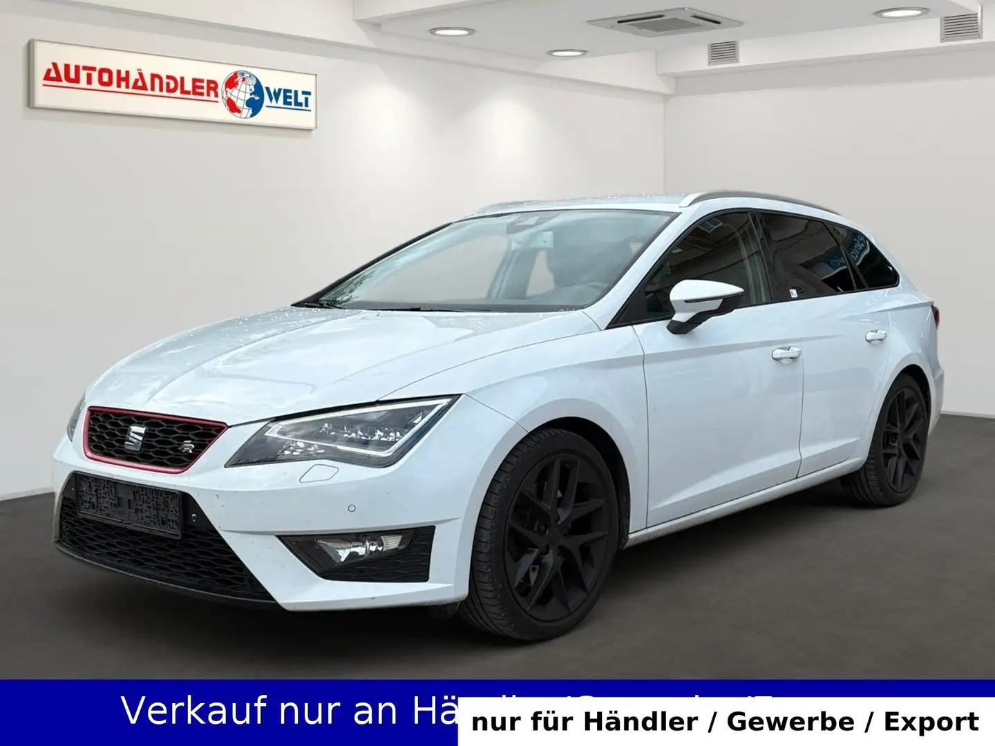 SEAT Leon Kombi 1.8 TSI FR DSG LED Leder SHZ Navi PDC Bílá - 1