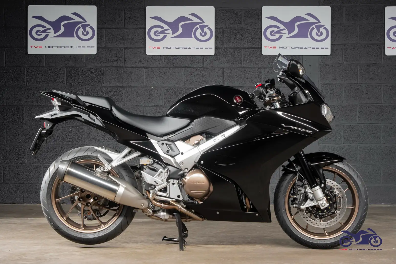 Honda VFR 800 F Negro - 1