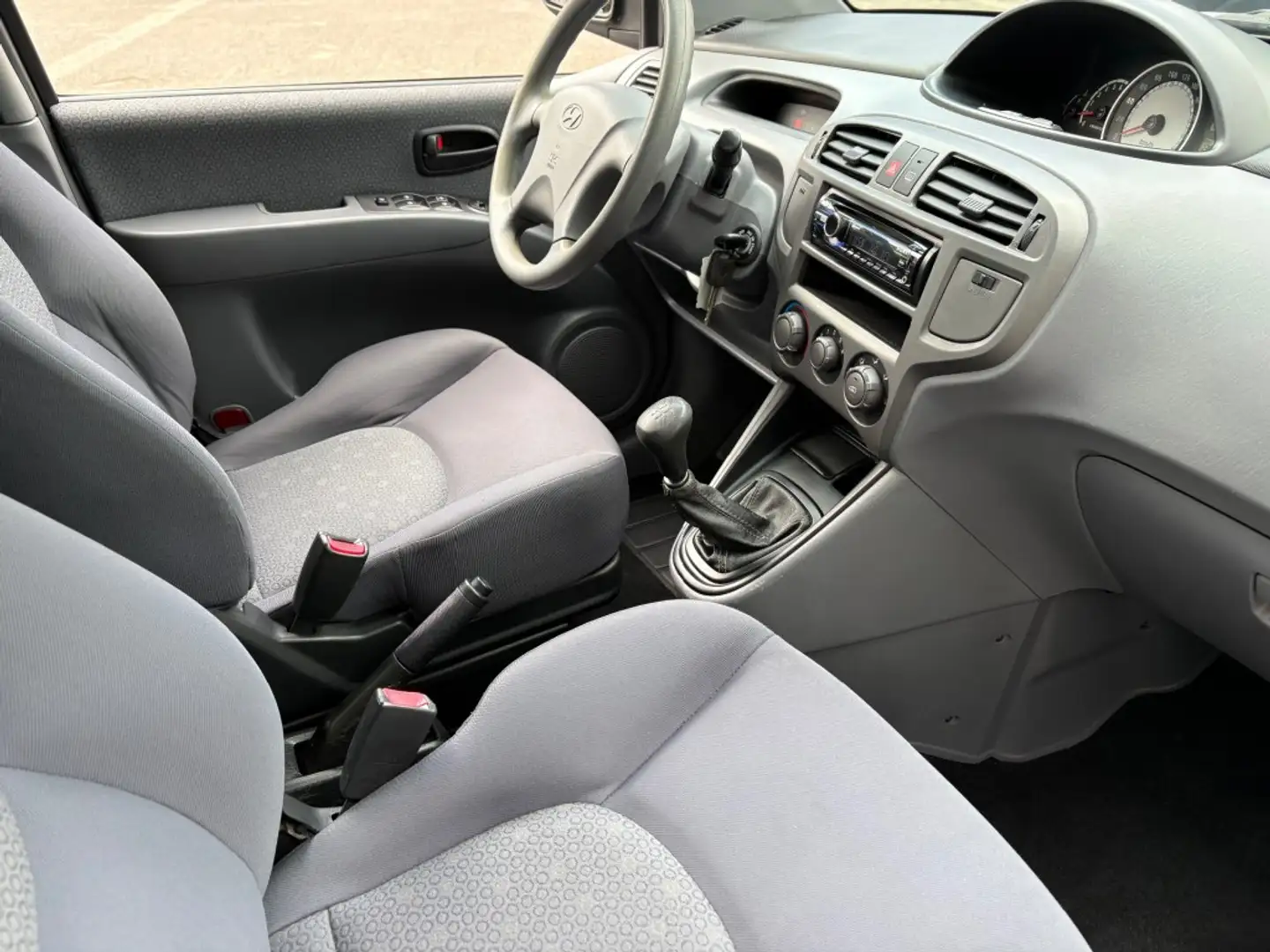 Hyundai Matrix 1.6I APK 4-2027 Aanbieding Trekhaak Radio USB AUX Blau - 2
