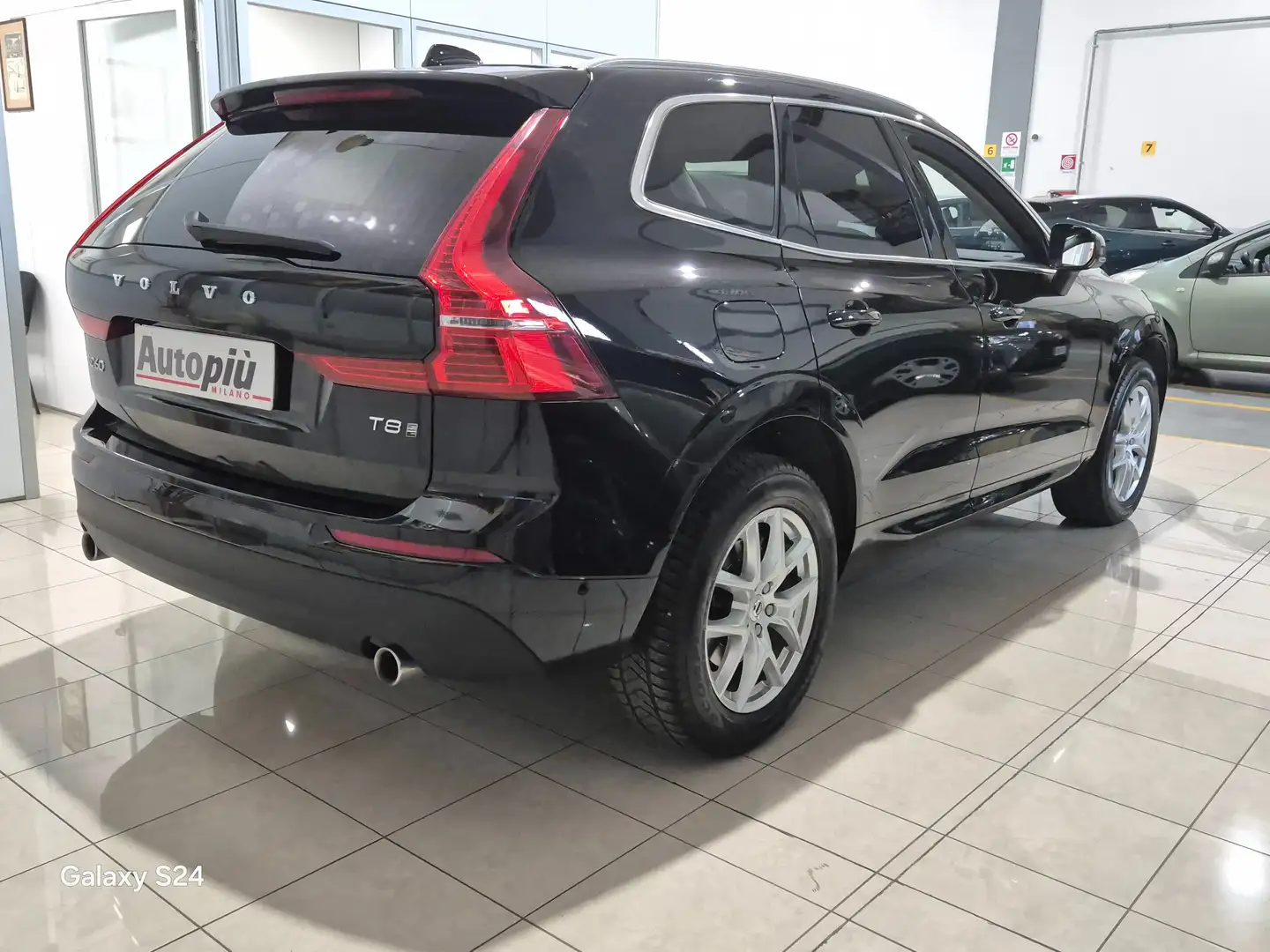 Volvo XC60 T8 PLUG-IN  IBRIDO Schwarz - 2