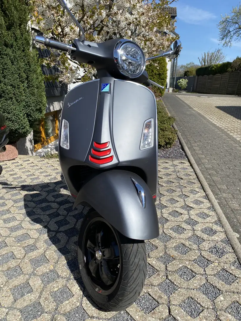 Vespa GTS Super Sport 300 Vespa GTS Super Spirt 300 - 1