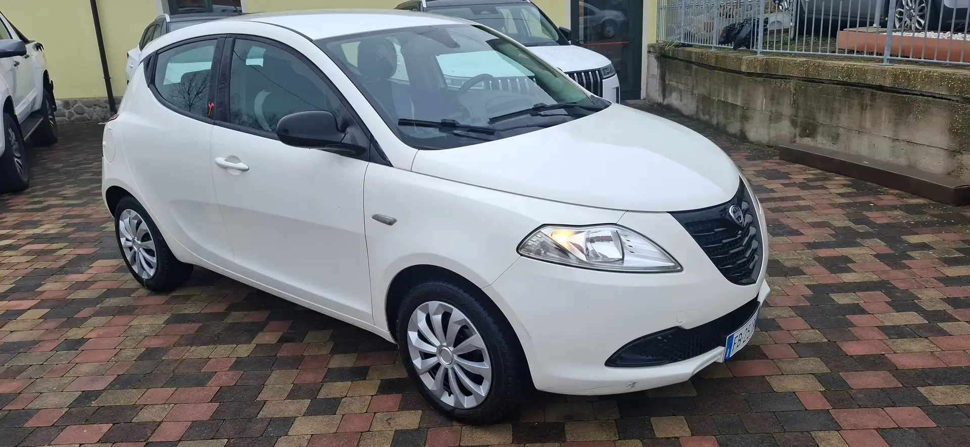 Lancia Ypsilon Ypsilon  1.2  bombola Gpl nuova valida 10 anni Weiß - 1