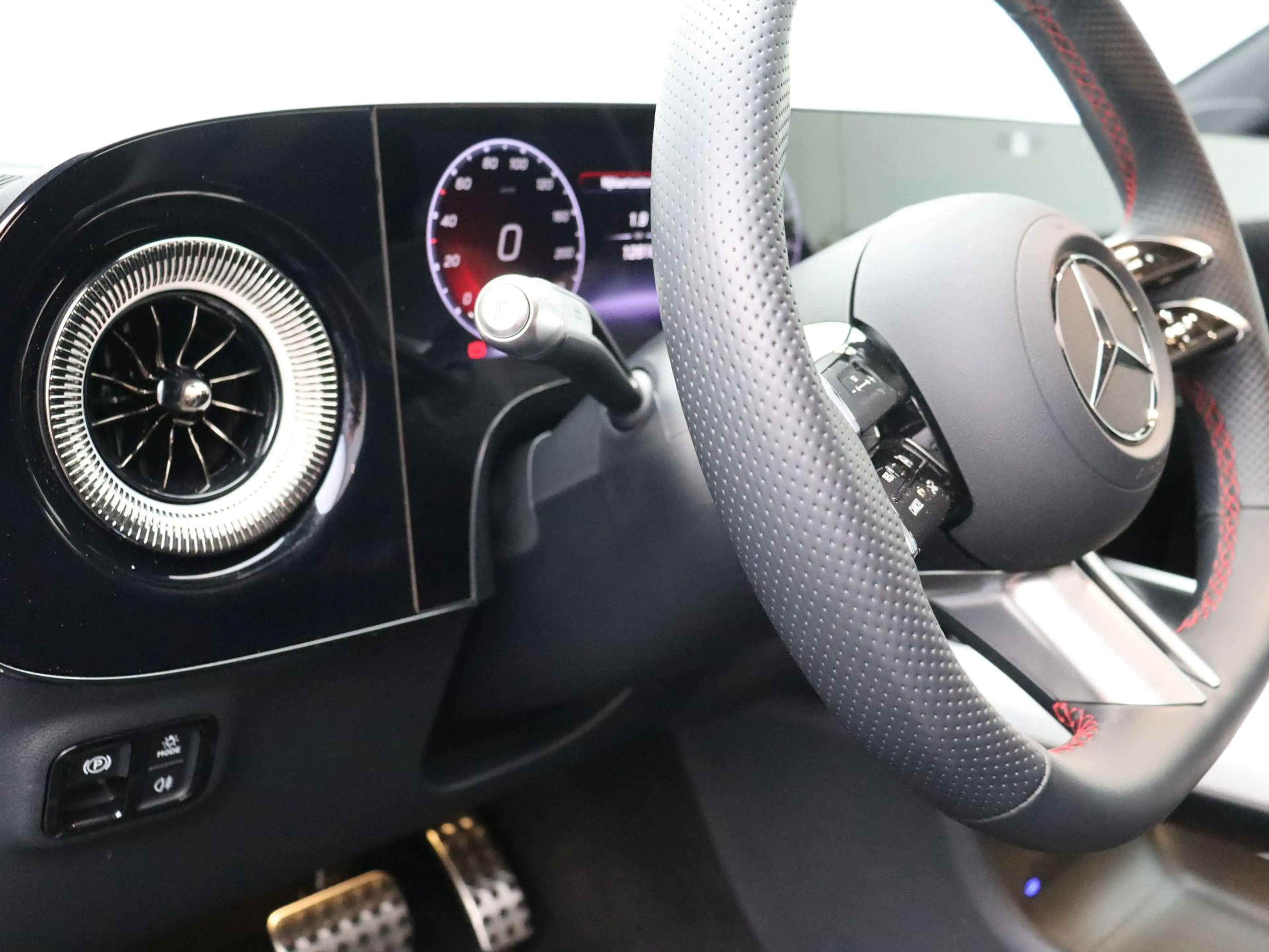 Mercedes-Benz CLA 250 250+ SPORT EDITION + MULTIBEAM + PANO + — photo 9