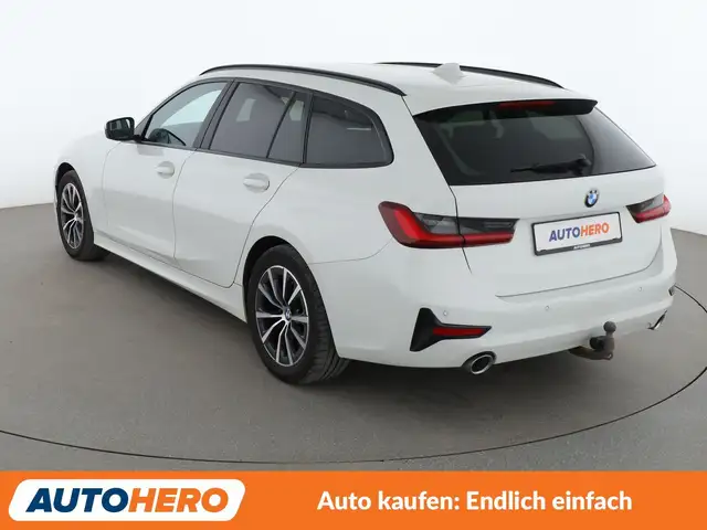 BMW 3 Series view 4