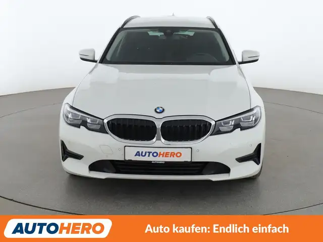 BMW 3 Series view 9
