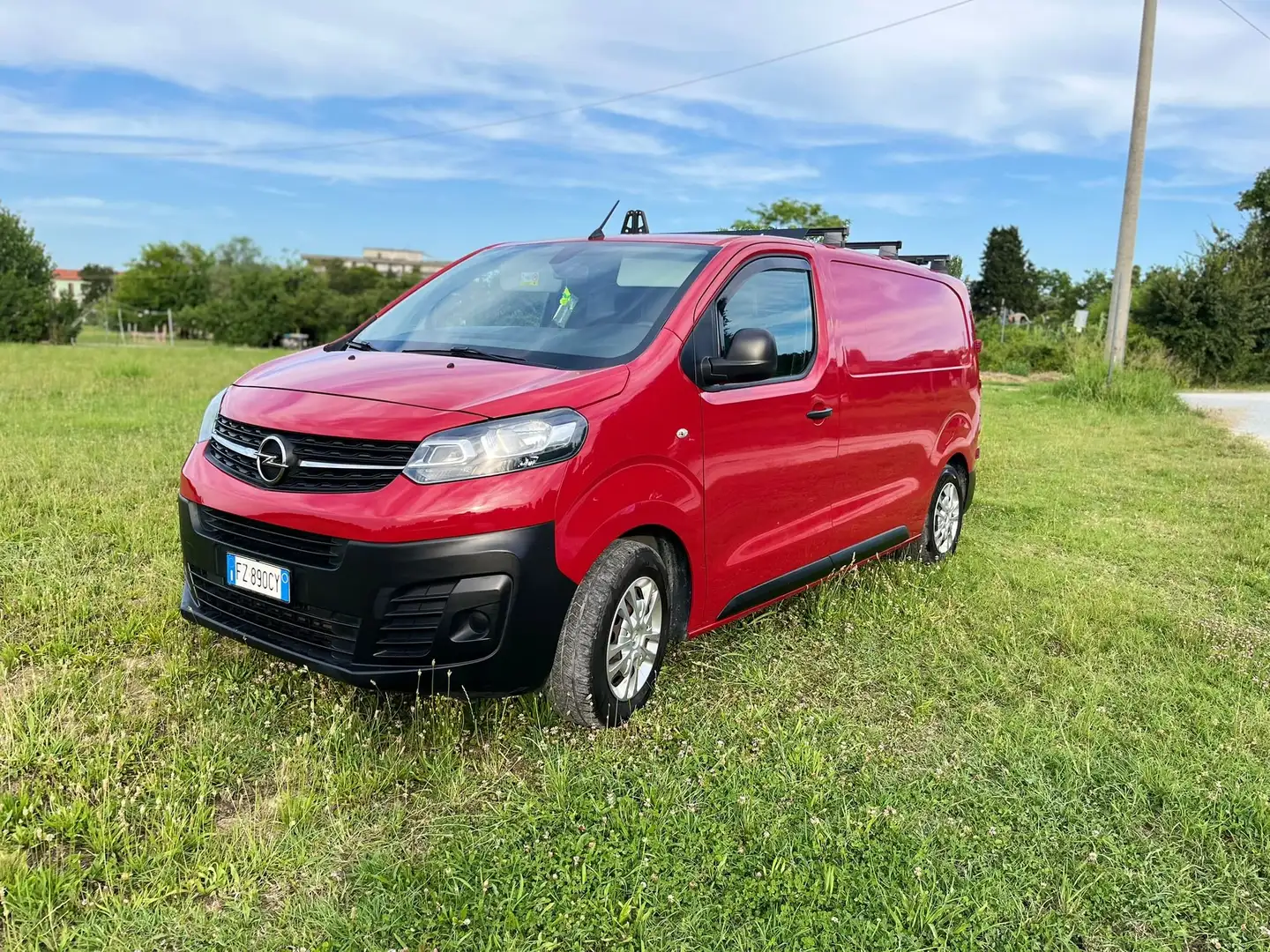 Opel Vivaro Rosso - 1