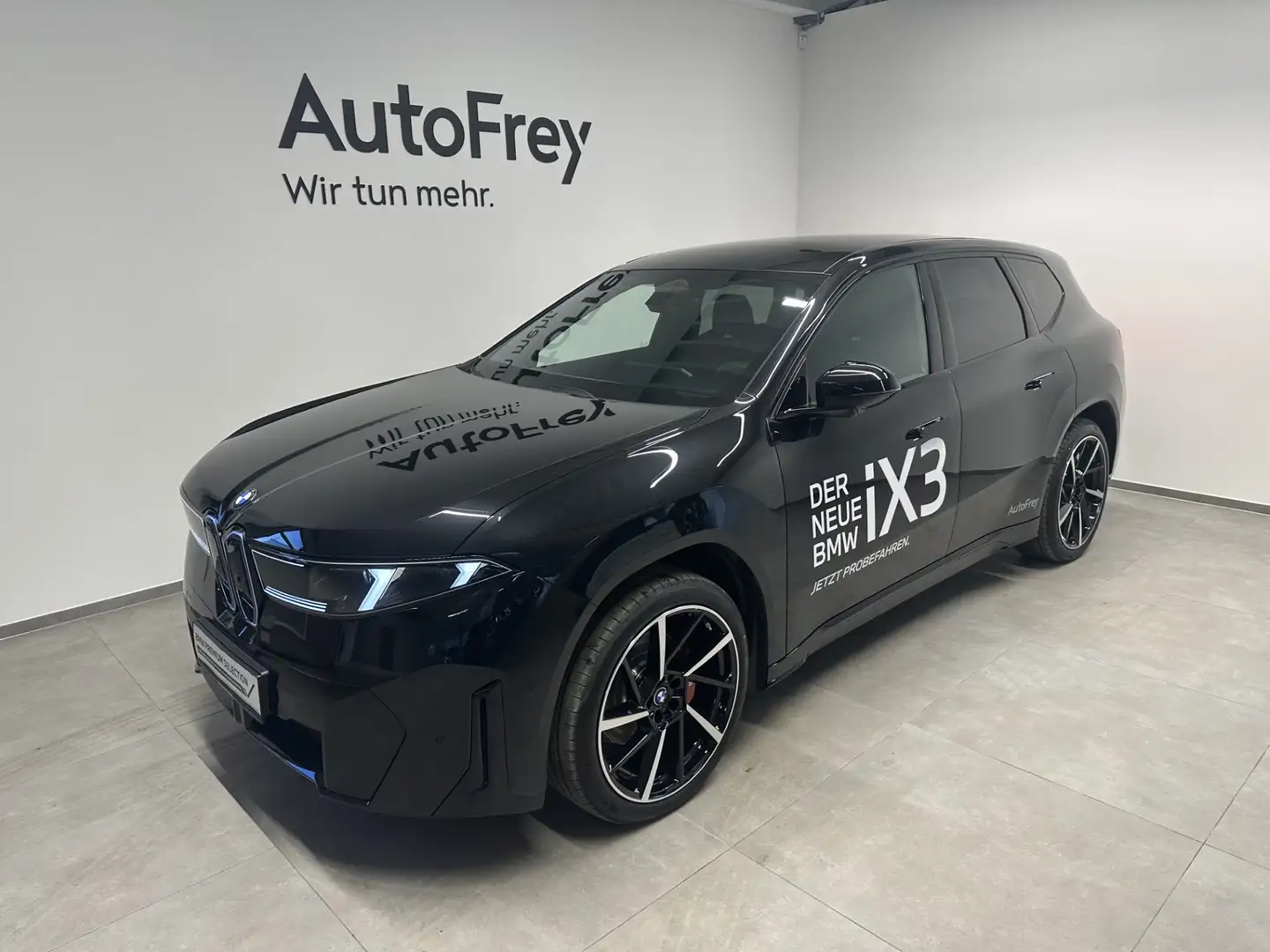 BMW iX3 50 xDrive Schwarz - 1