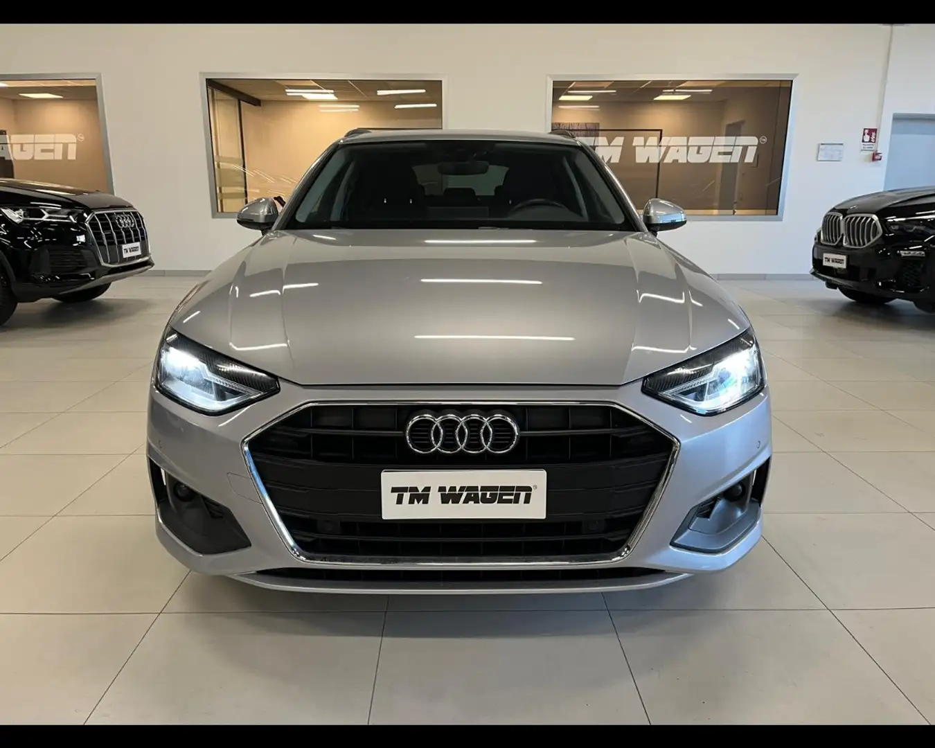 Audi A4 Avant 35 TDI/163 CV S tronic Business Silber - 2
