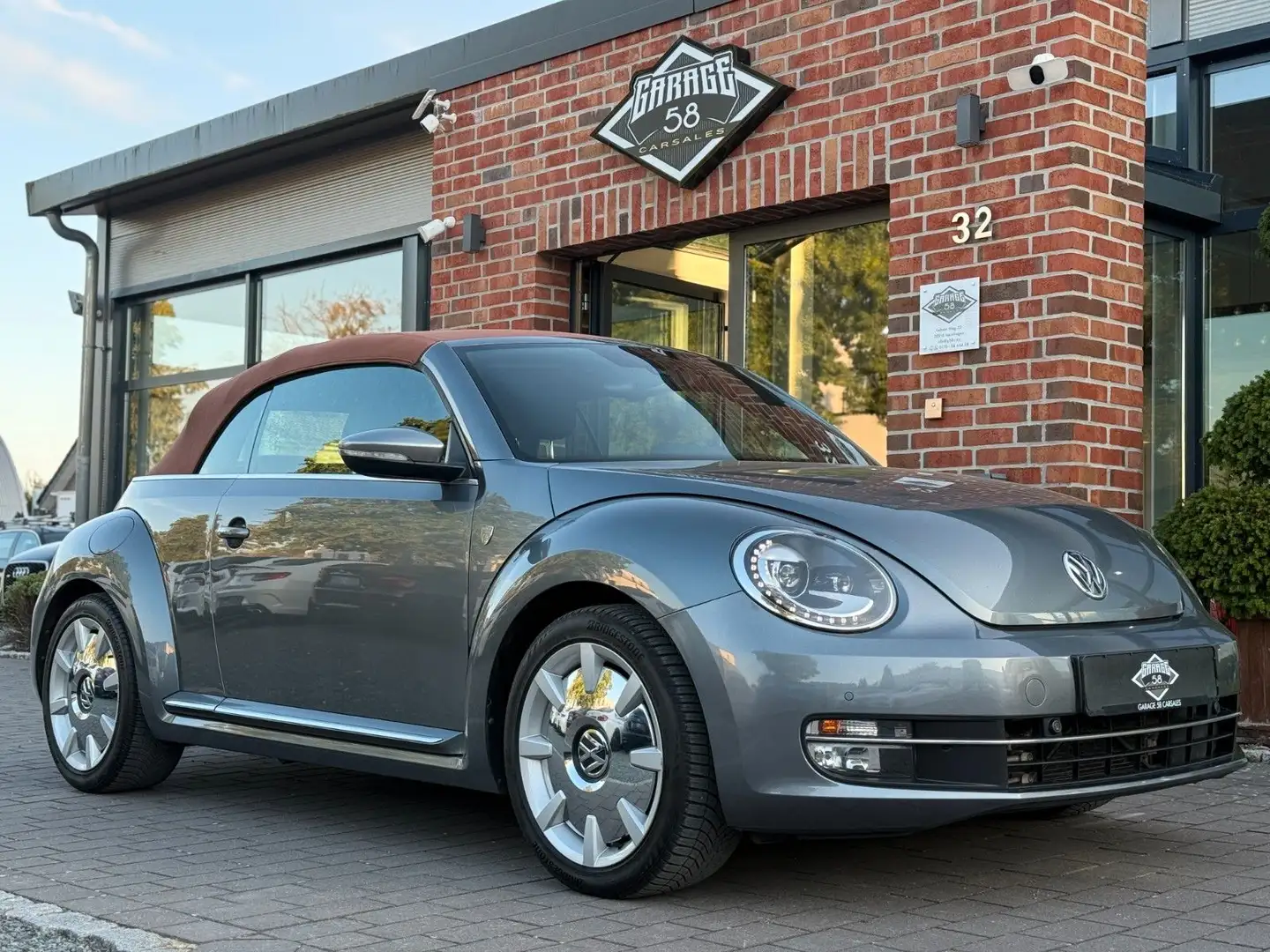 Volkswagen Beetle Cabrio DSG Sonderedition Karmann/150PS Grijs - 1
