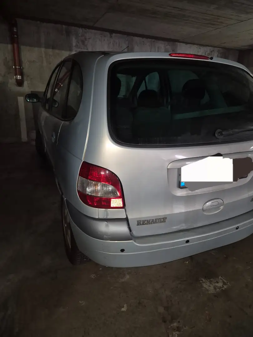Renault Megane Scenic Silber - 1