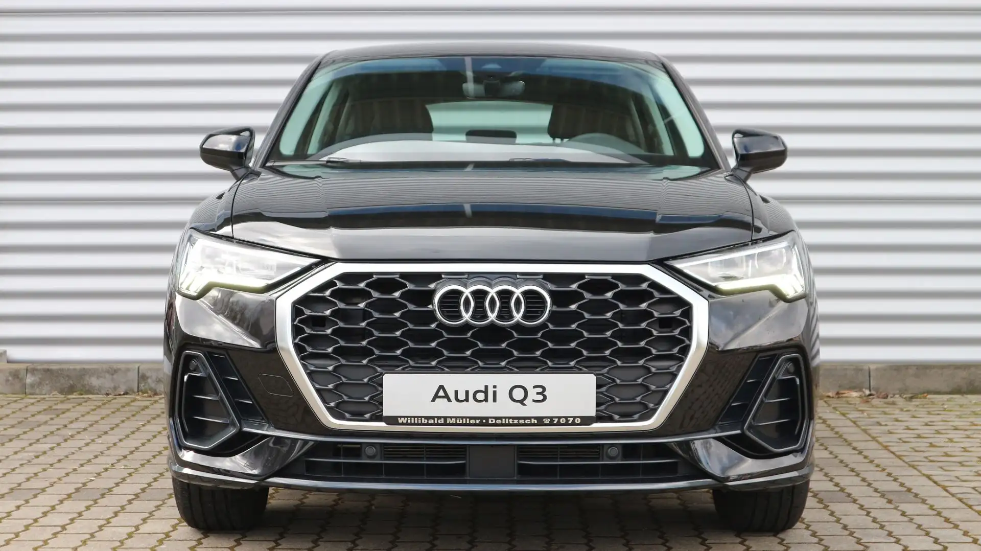 Audi Q3 Sportback Schwarz - 2