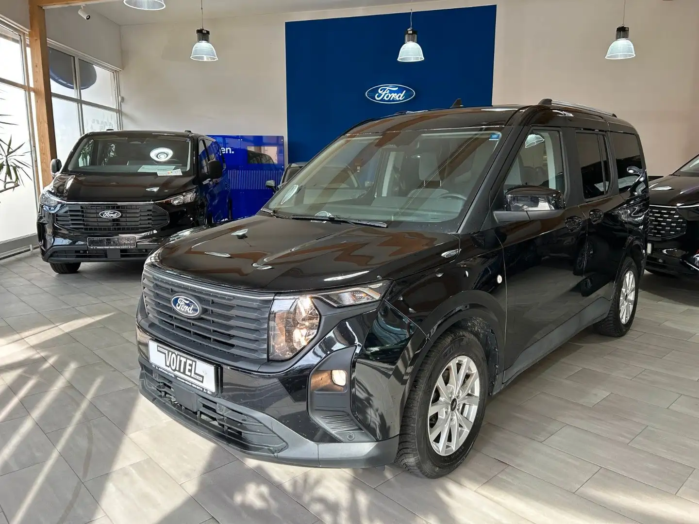 Ford Tourneo Courier Titanium Schwarz - 1