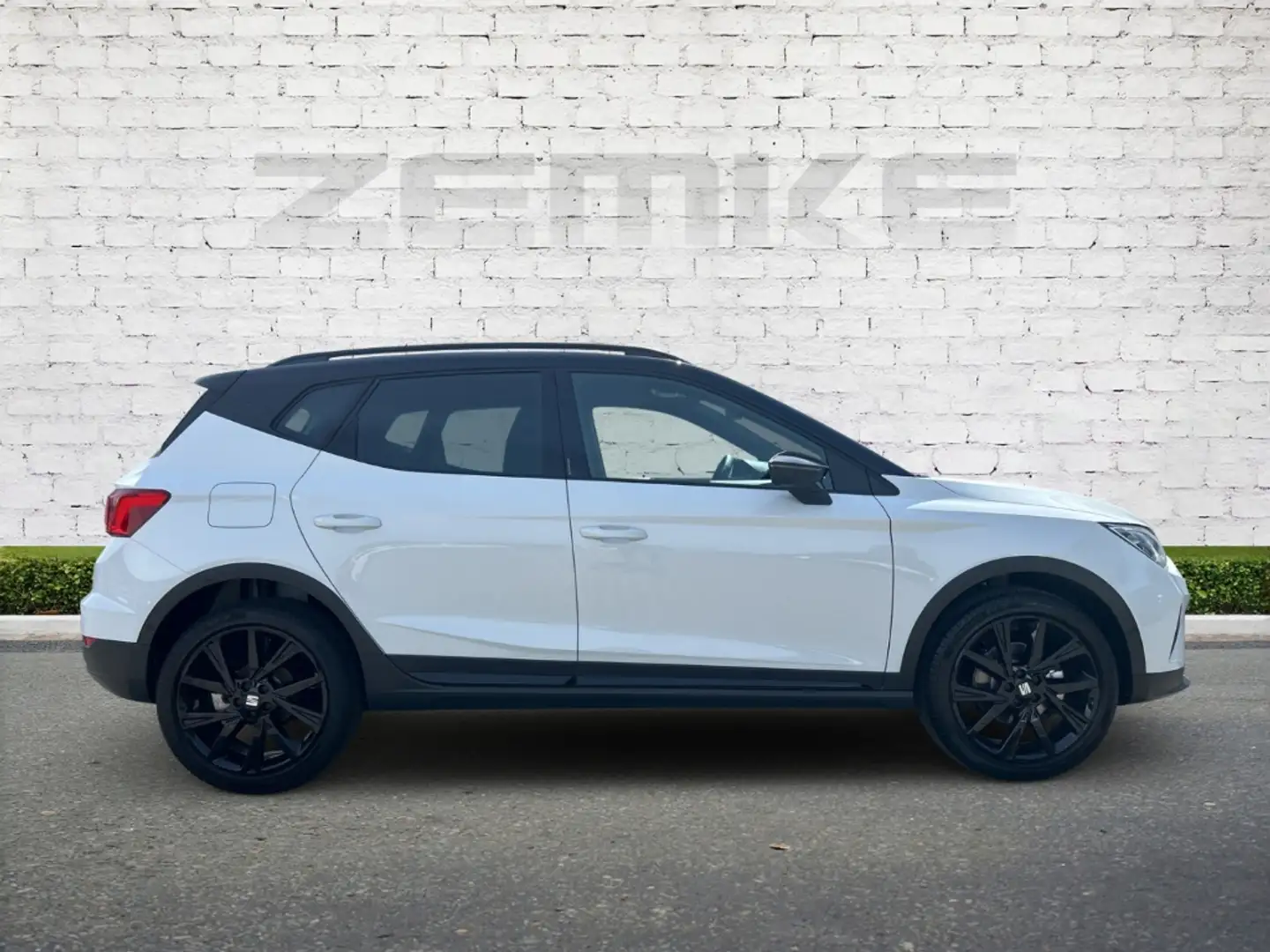 SEAT Arona FR 1.5 TSI Navi Digitales Cockpit LED Apple CarPla Weiß - 2