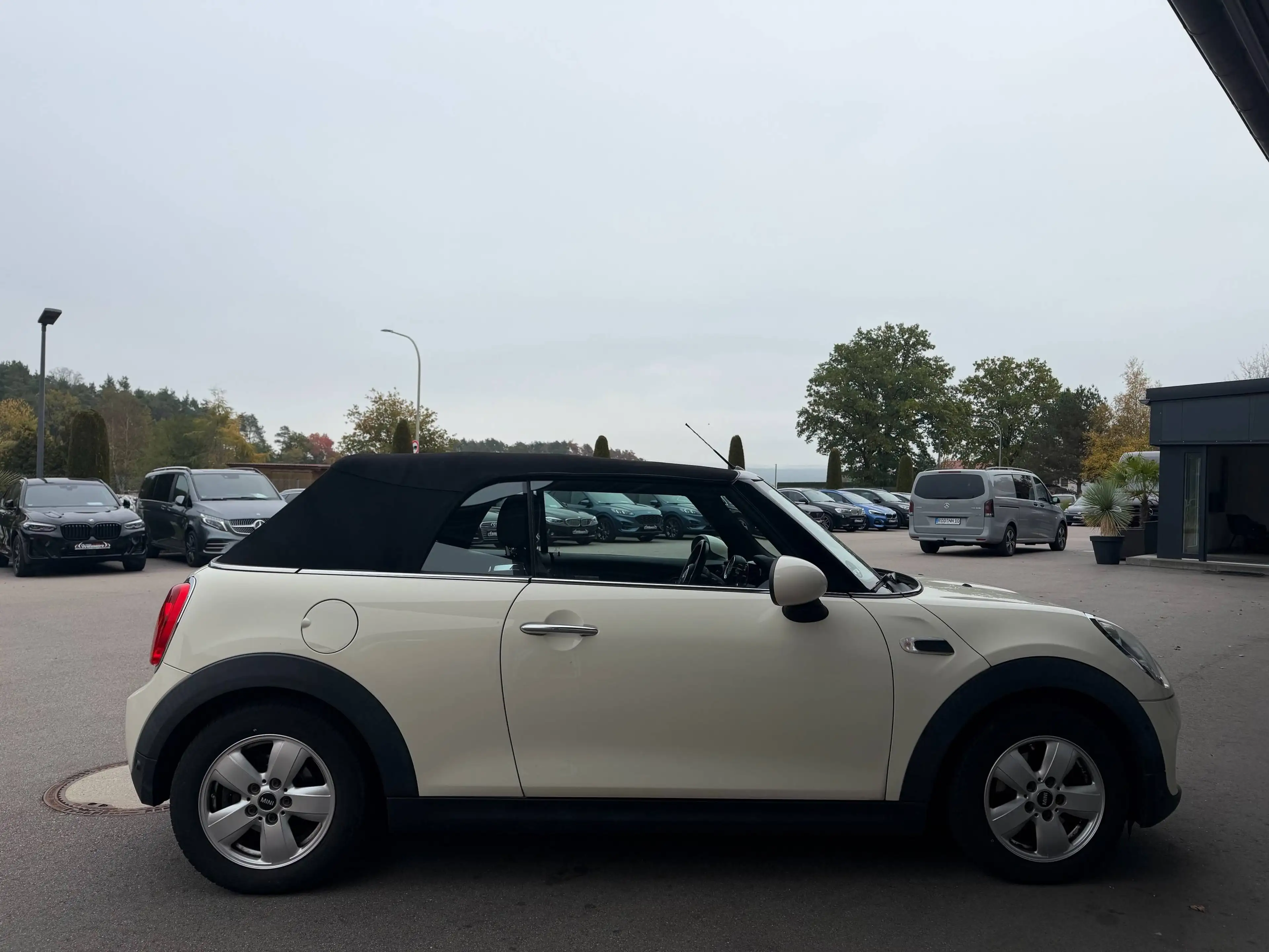 MINI One Cabrio Mini One Cabrio *PEPPER*PARK-ASSISTENT*EXCITEMENT*SHZ* — photo 7