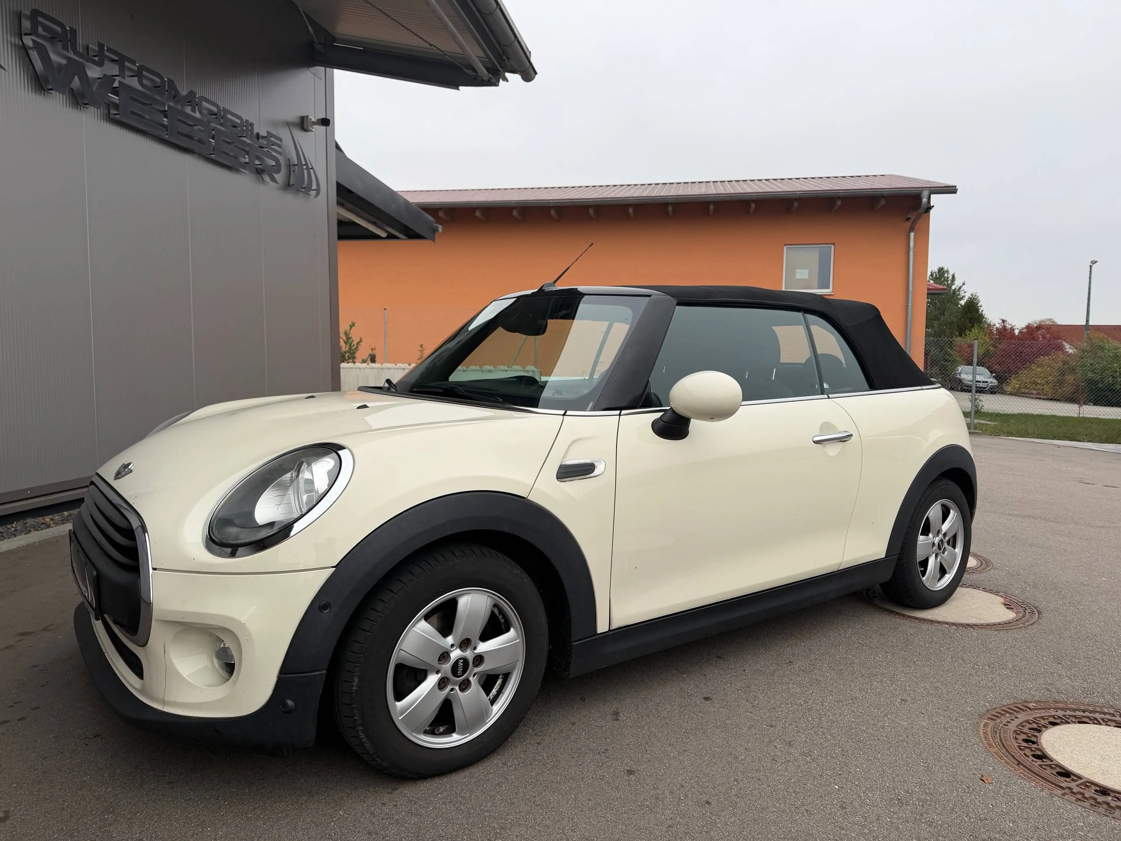MINI One Cabrio Mini One Cabrio *PEPPER*PARK-ASSISTENT*EXCITEMENT*SHZ*