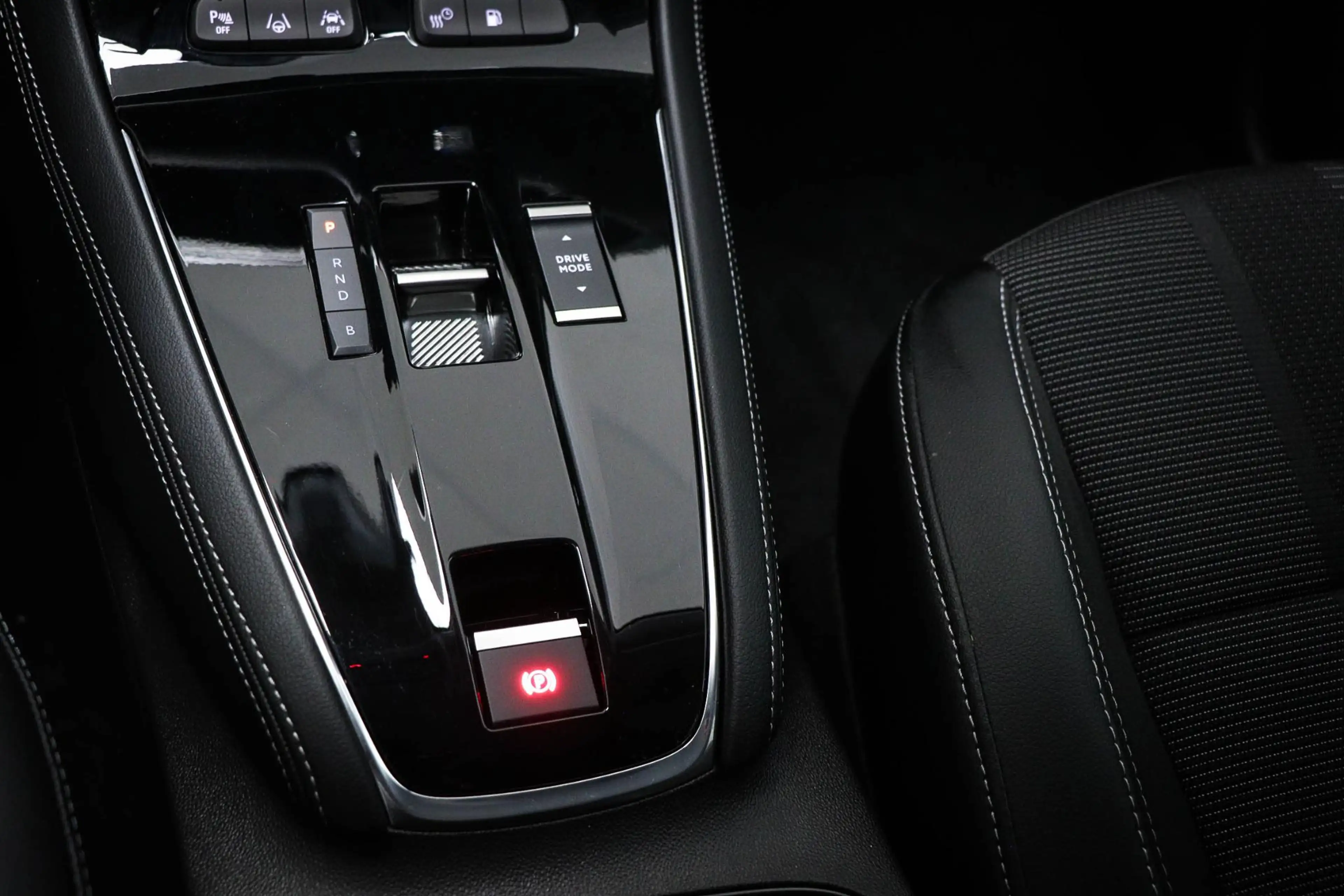 Opel Grandland 1.6 Turbo Plug-In Hybrid Business Elegance | CLIMA — photo 34
